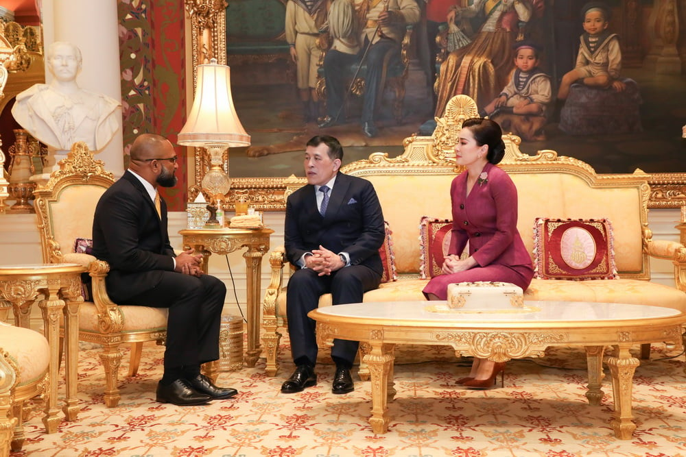 泰国国王会见马尔代夫驻泰大使