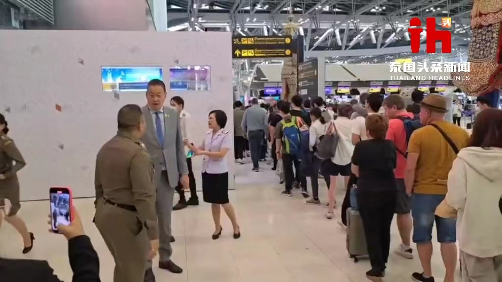 泰国总理突然视察素万那普机场，检查游客接待准备情况