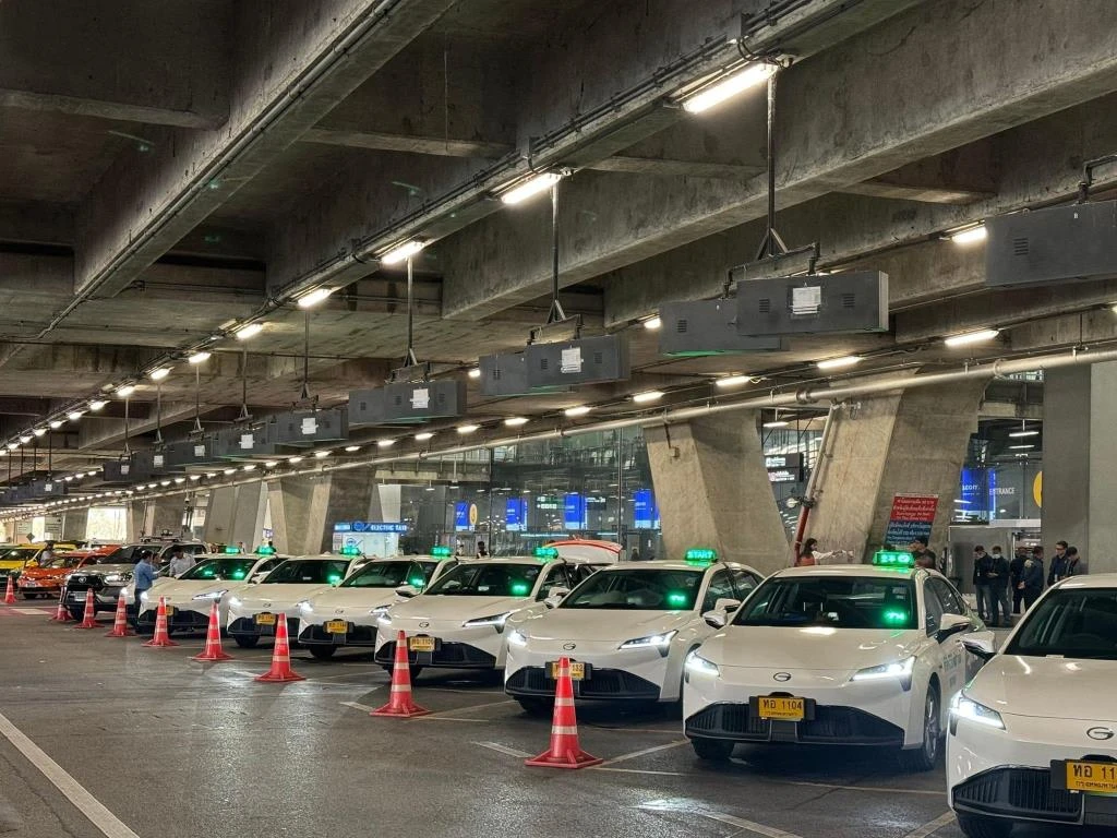 泰国素万那普机场启用电动出租车，打造国内首个绿色机场