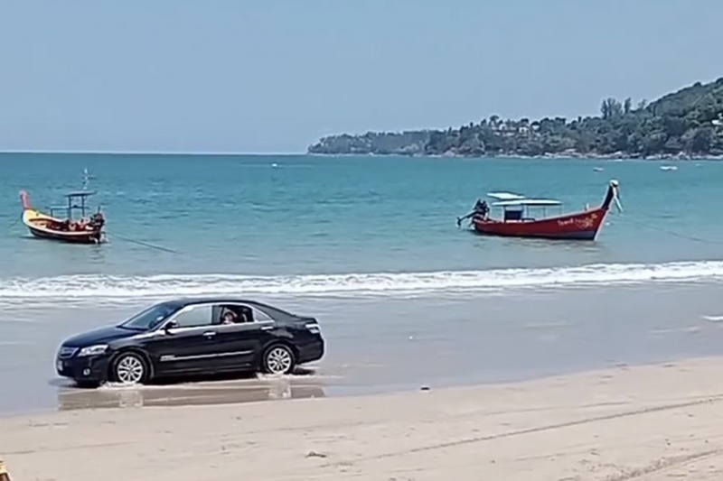 泰国游客驾车进入海滩被罚！车主回应：想让孩子近距离看海景