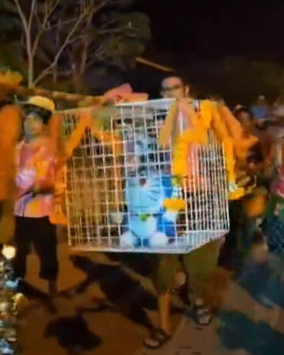 因不想虐猫，泰国人用哆啦A梦祭天求雨！日本人盛赞：太有创意