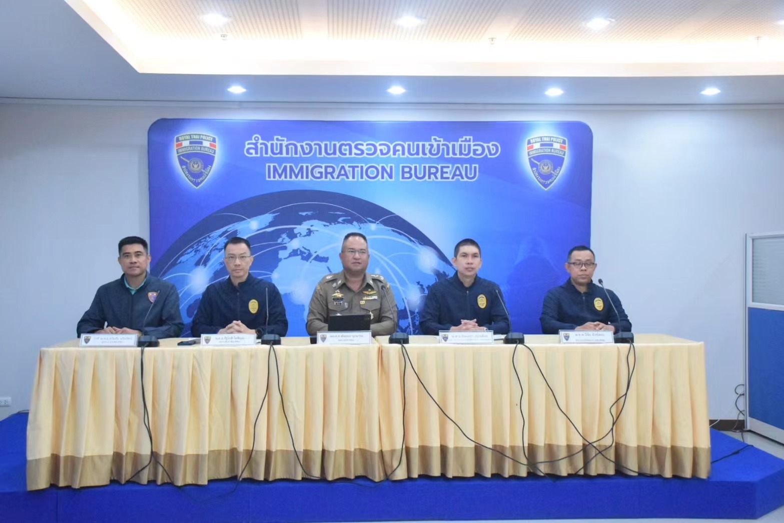 中国男子造假泰国官方证件、协助他人偷渡被捕