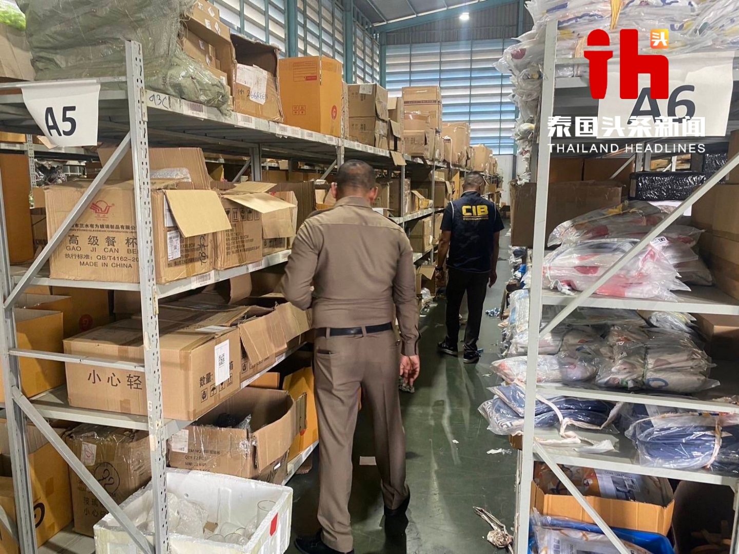 泰国警方突袭华人仓库，查获10万件走私商品